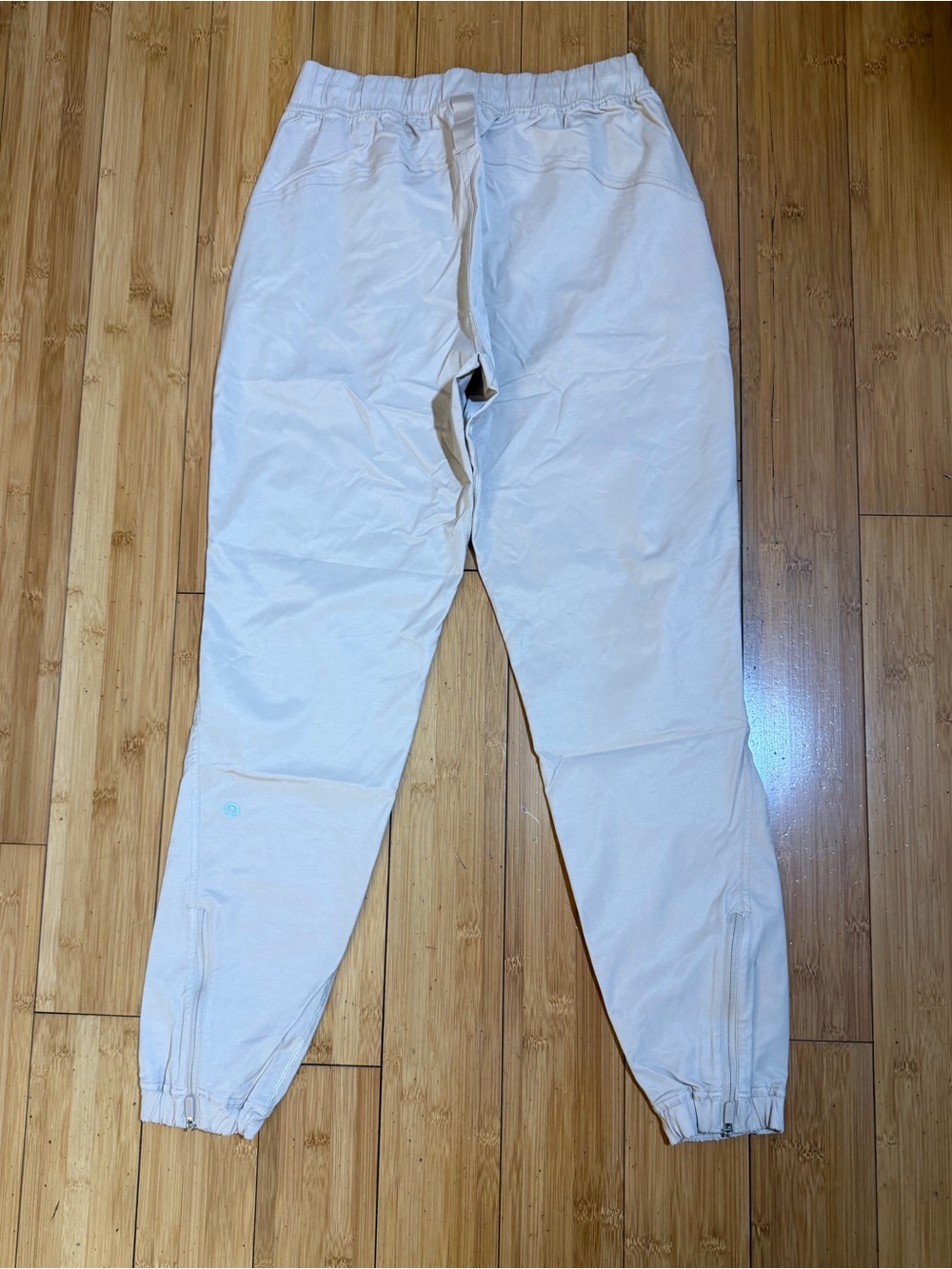 Lululemon Adapted State High-Rise Jogger *Short
Warm Ash Grey Size 4 - Picture 5 of 15